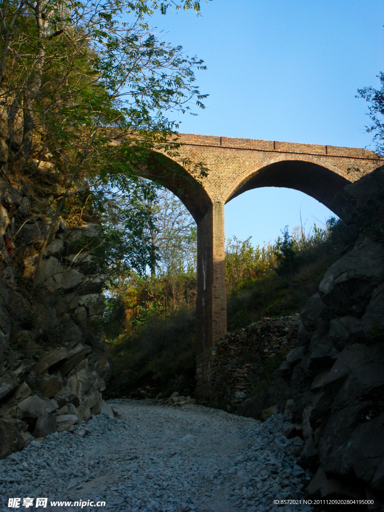 碎石路與橋