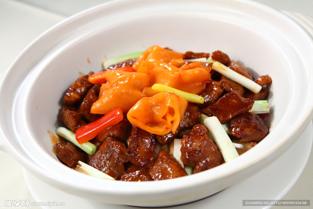 鮑汁花膠桶啫牛仔肉