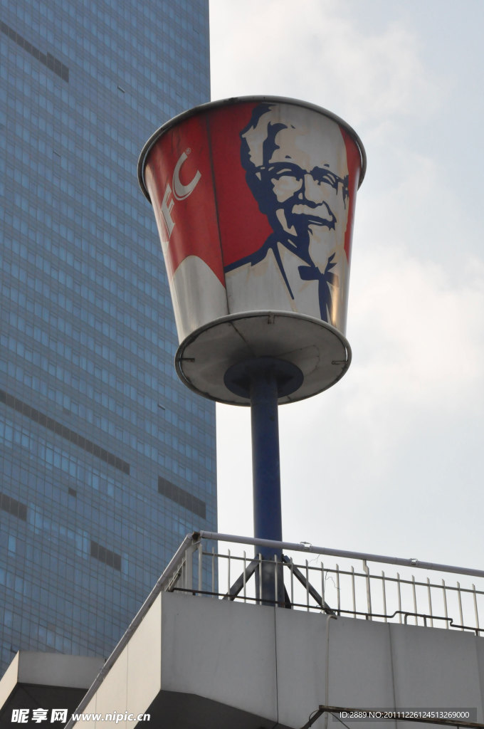 肯德基圓筒廣告牌