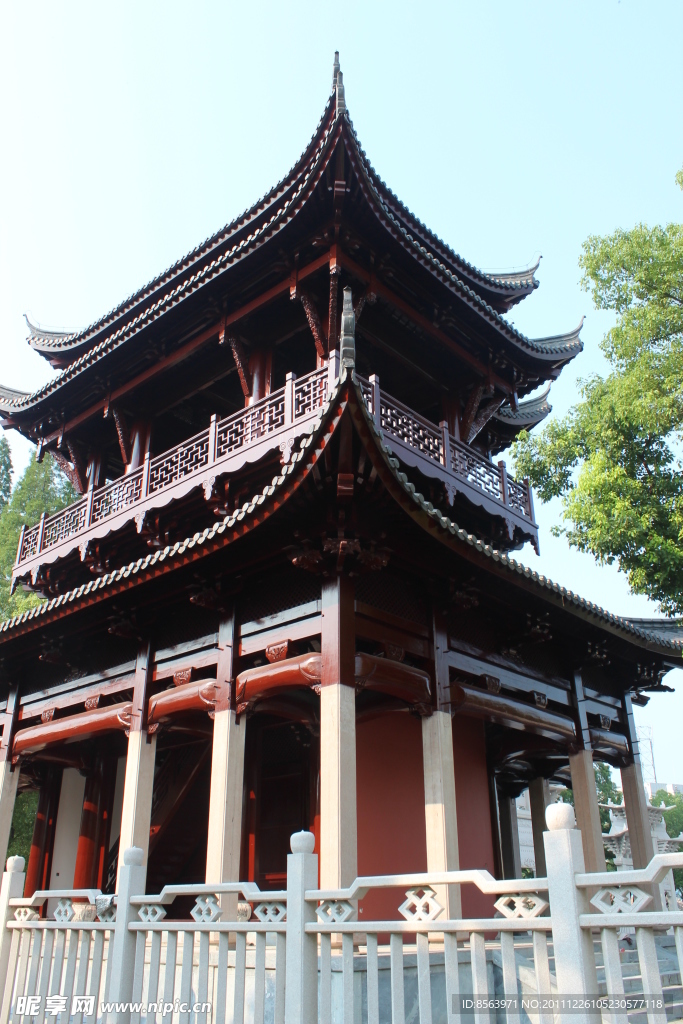 一池山水滿城詩