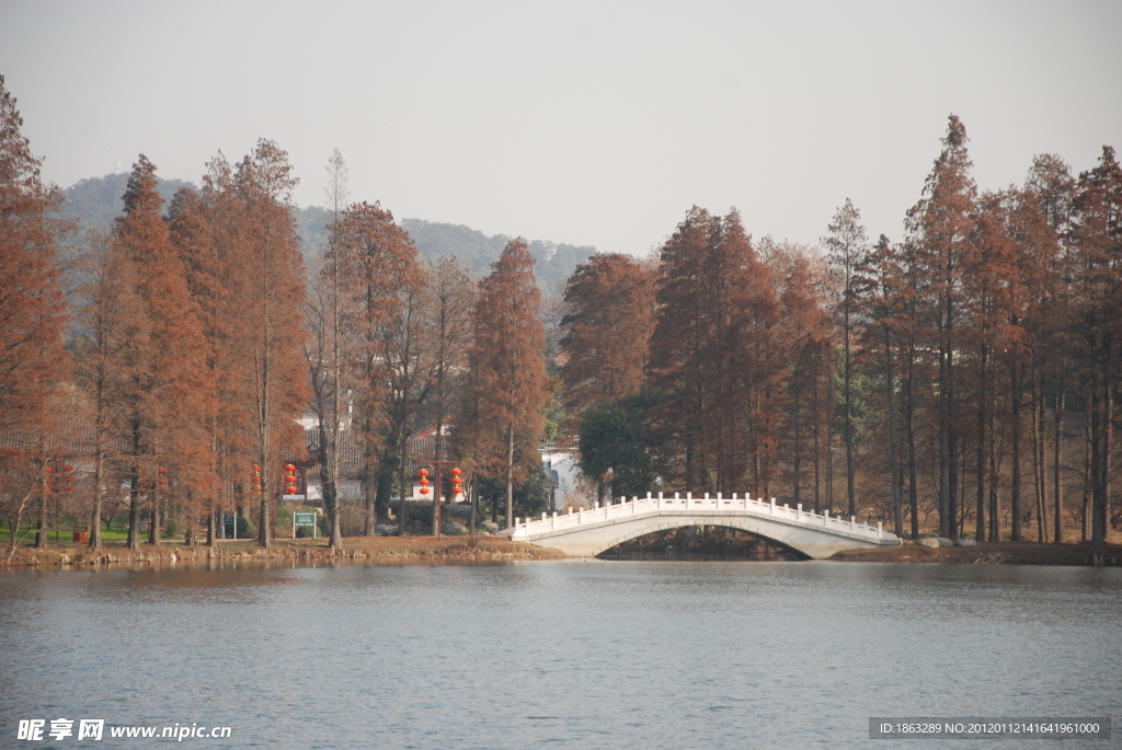 東湖秋景