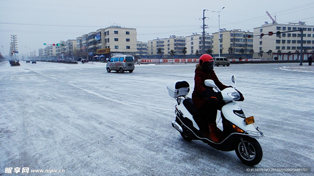 街道 薄雪