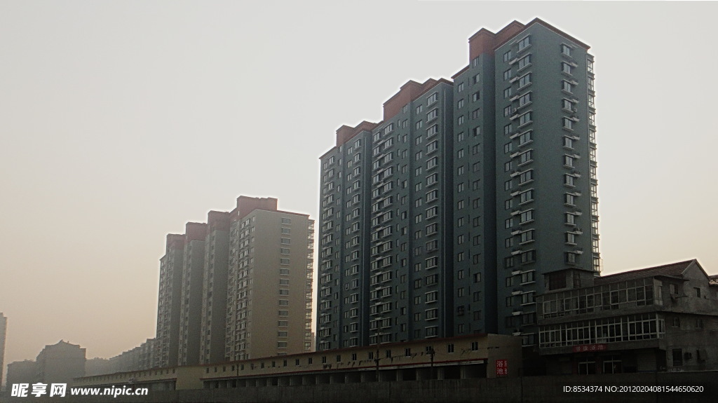 新村 霧色