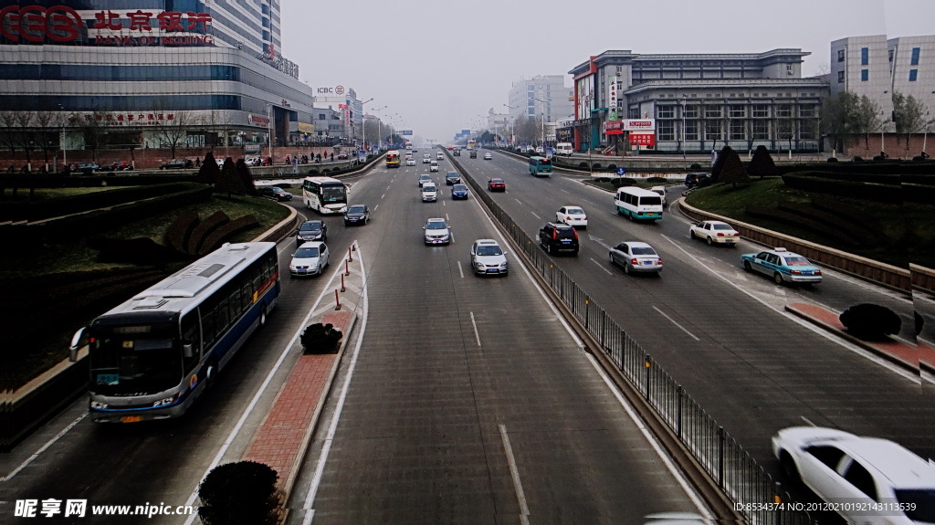新村的車道