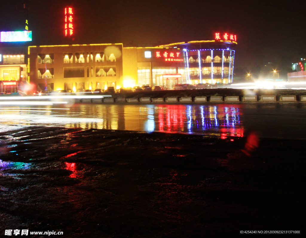 南昌雨后之夜