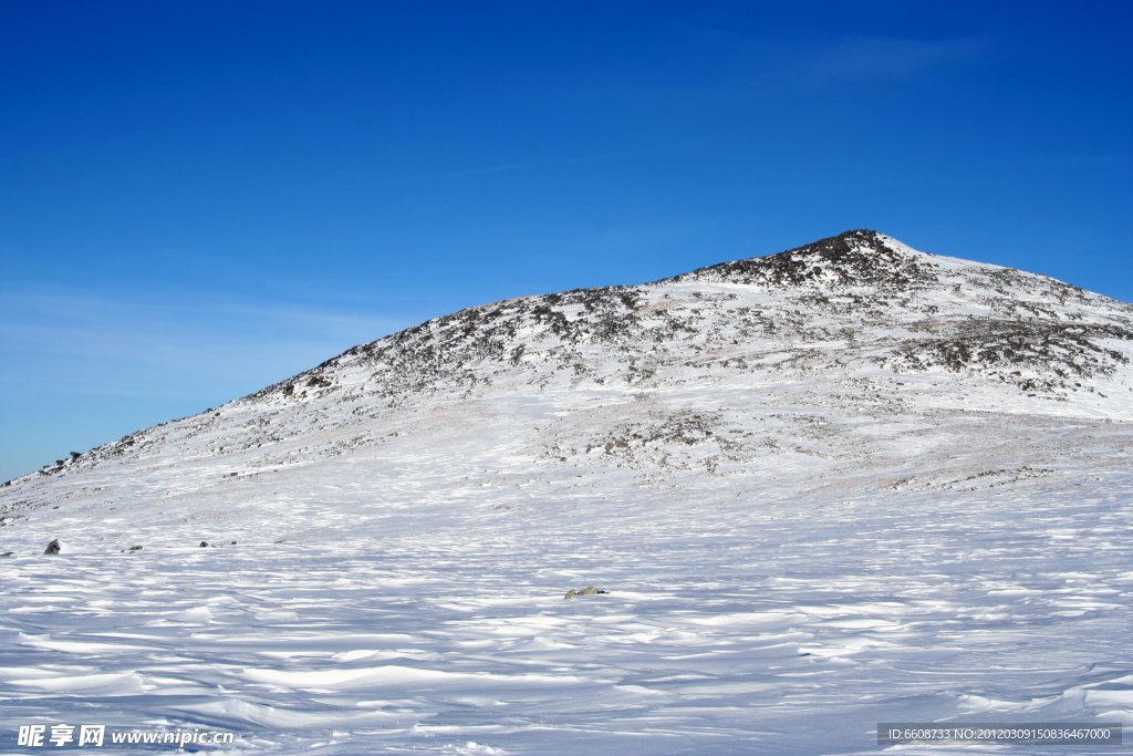 雪山山峰