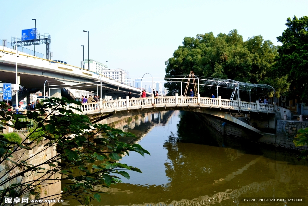沙面與黃沙交界處的拱橋