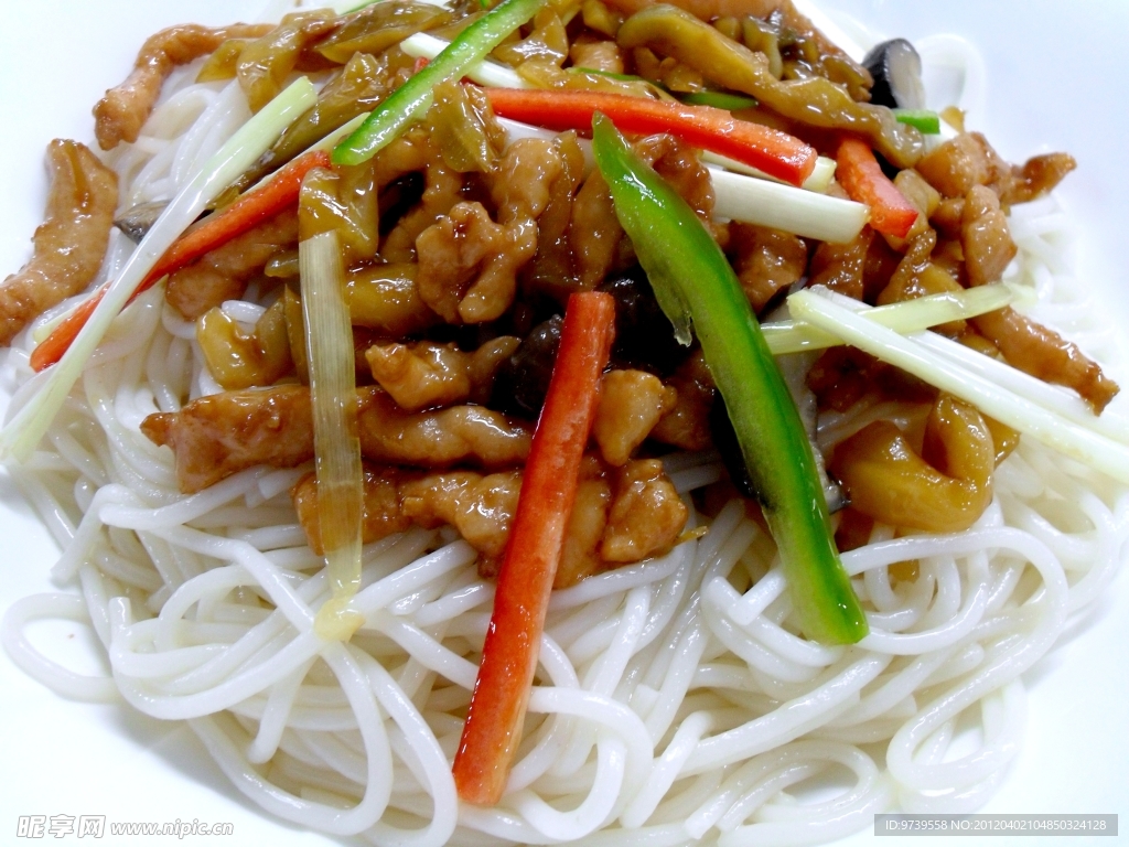 榨菜肉絲燜米線