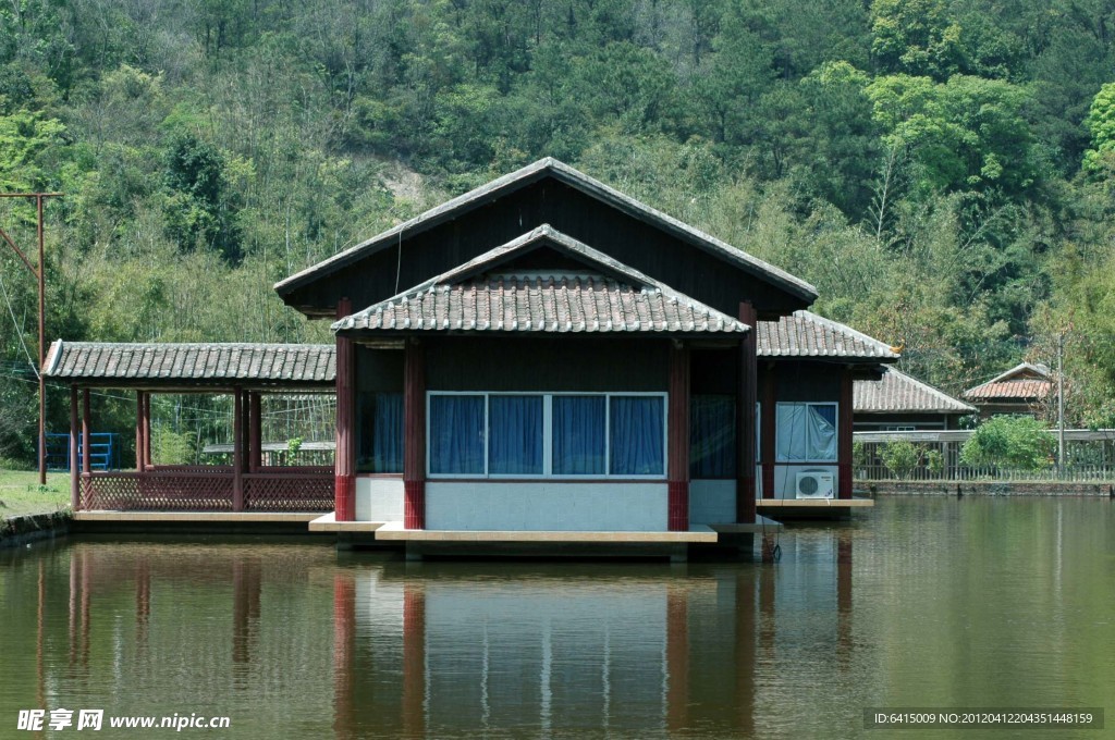 湖邊度假村
