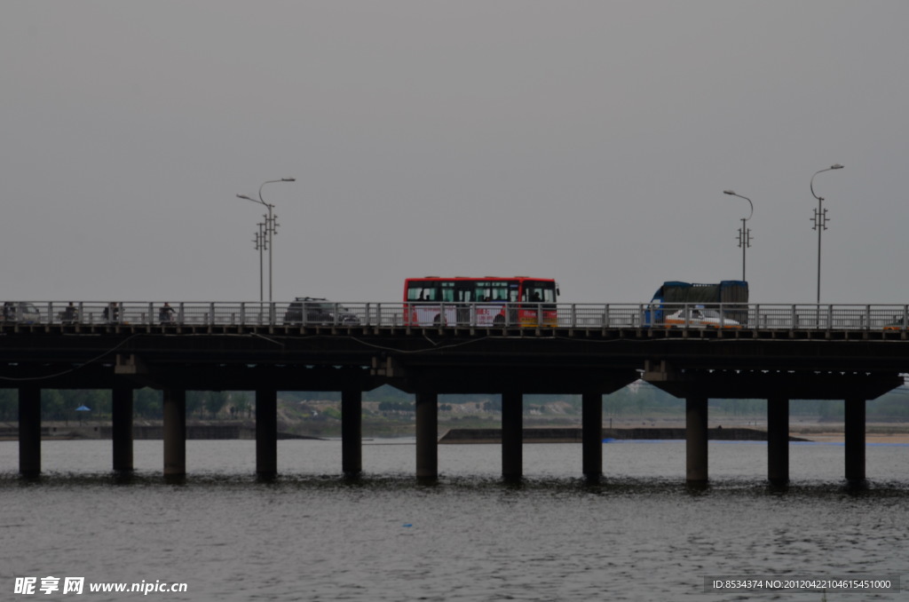 柳堤的河橋