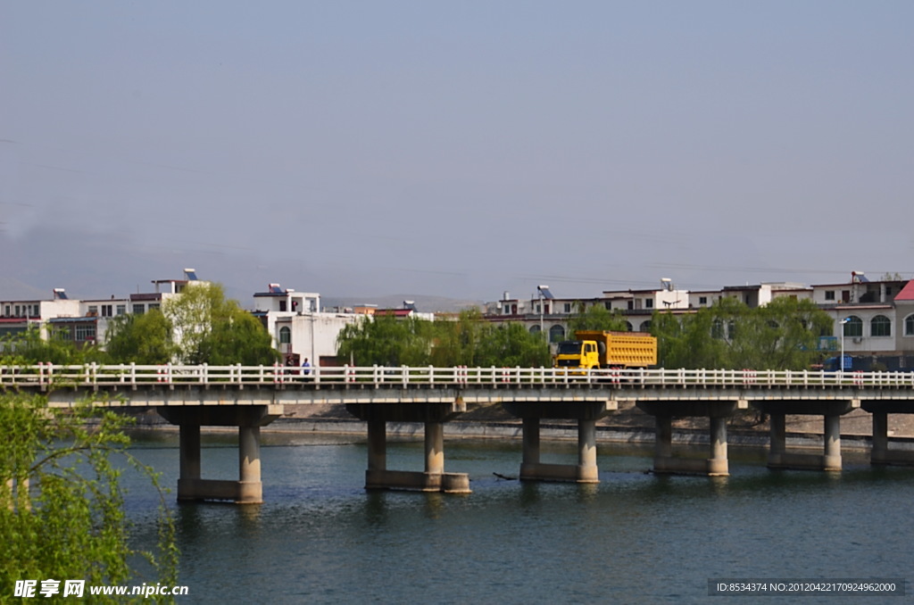 柳堤的橋