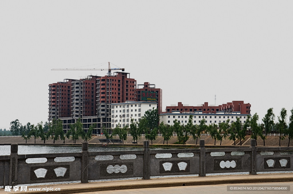 內河橋頭