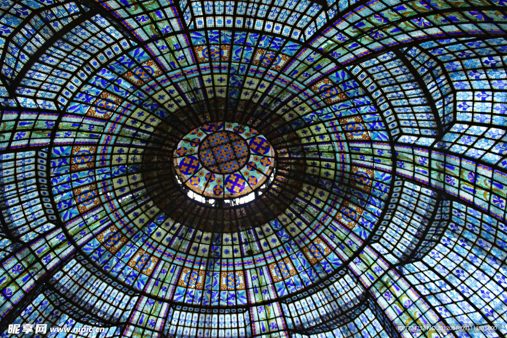 巴黎圣母院彩色玻璃