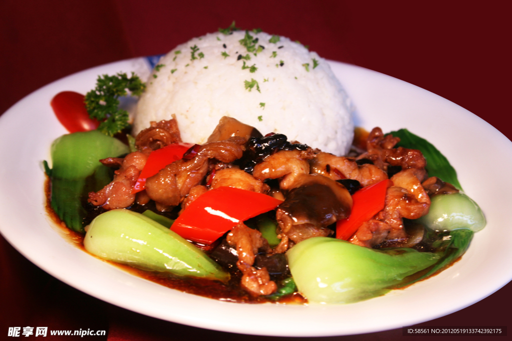 冬菇云耳滑雞飯