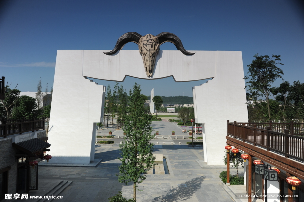新北川巴拿恰正門后面
