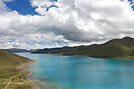 空旷高山湖景