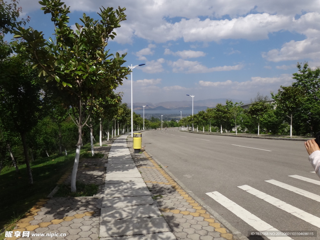 道路 藍天
