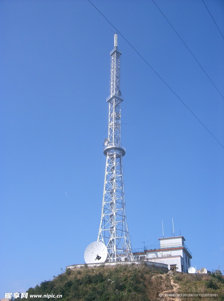 山顶上的电视塔
