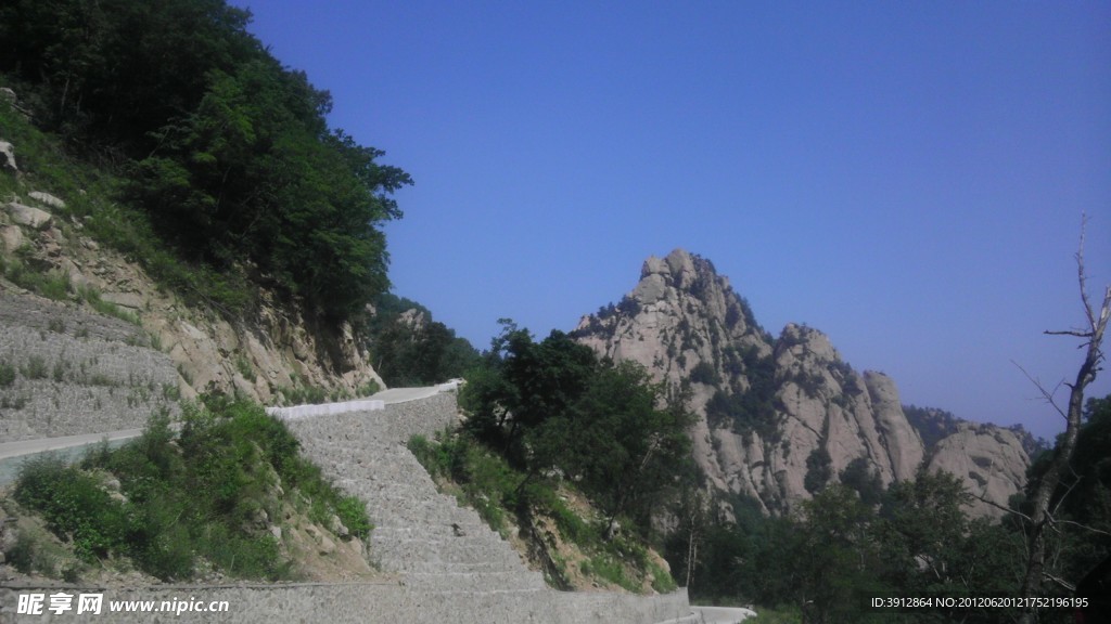 霧靈山