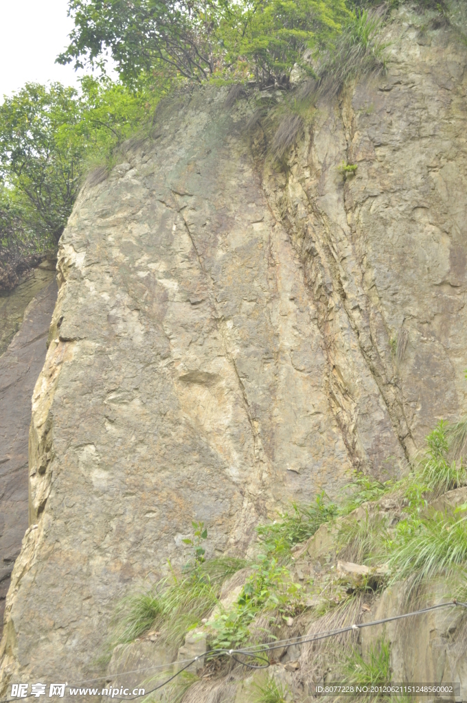 石山
