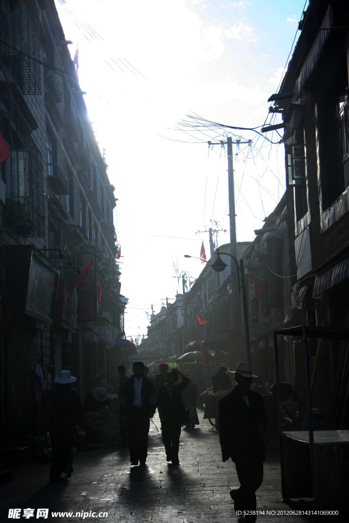 八廓街 晨景