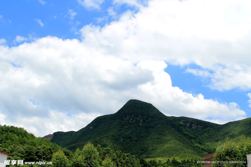 藍天 高山