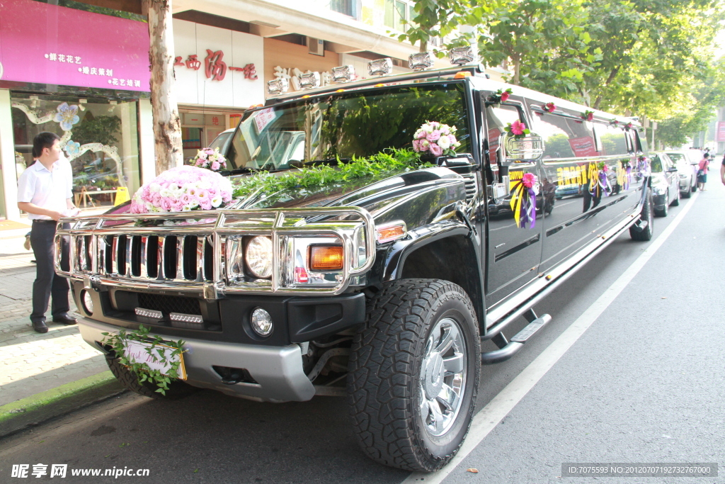 超長(zhǎng)悍馬婚車(chē)