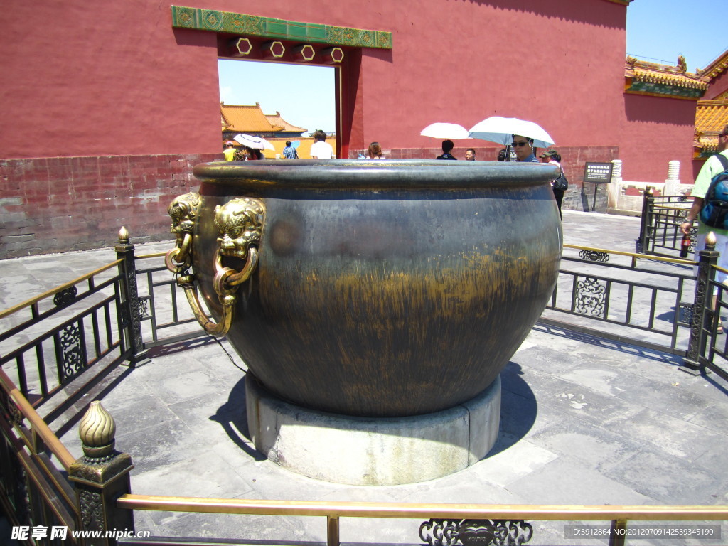 鎏金铜缸