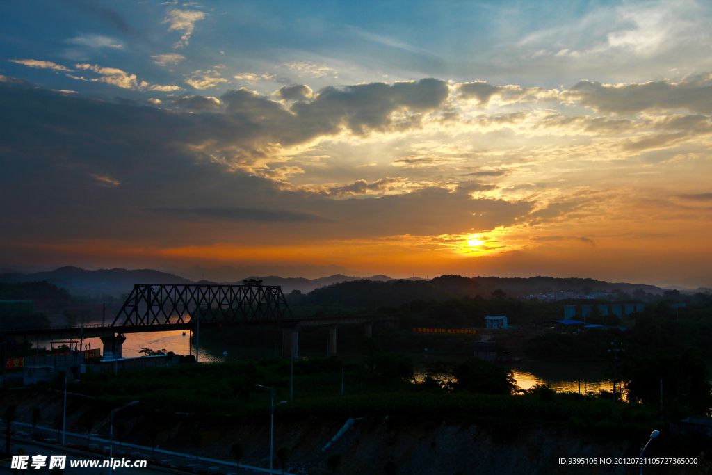 鐵橋夕陽