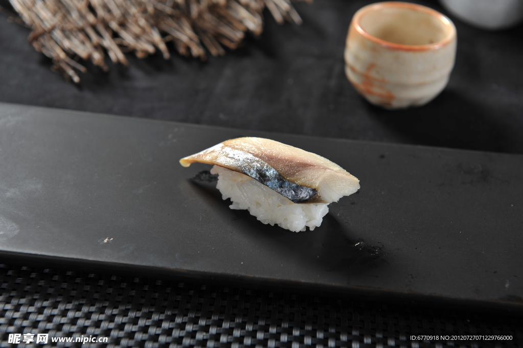 醋青花魚壽司