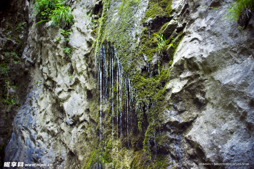 山泉泄水