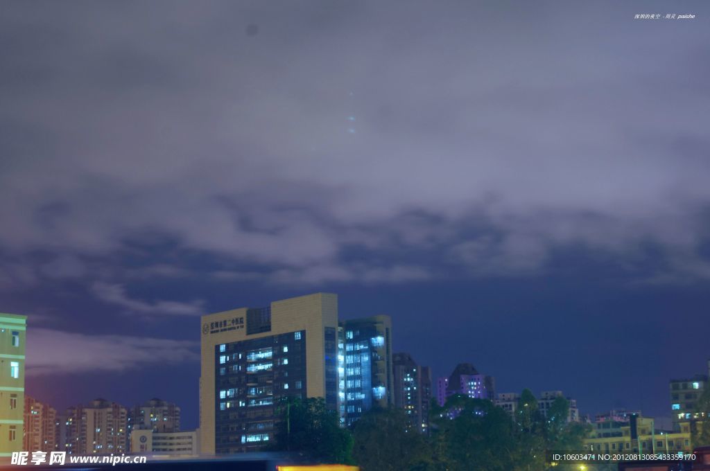 城市建筑與夜空