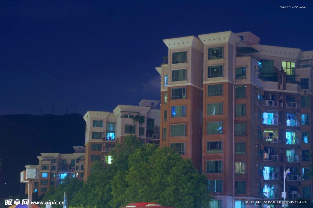 城市建筑與夜空