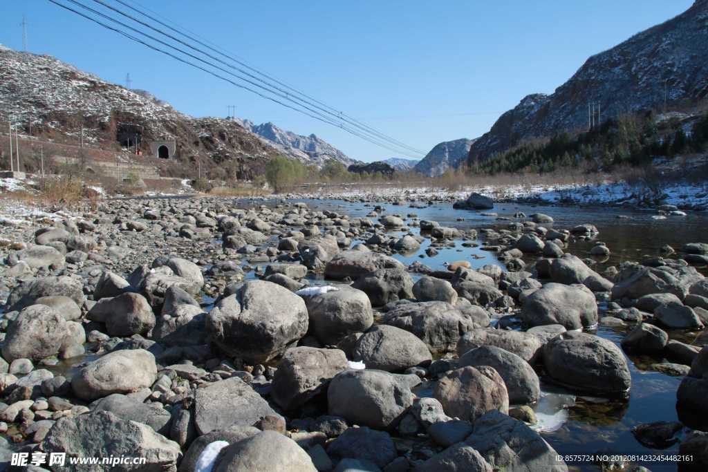 山間小溪