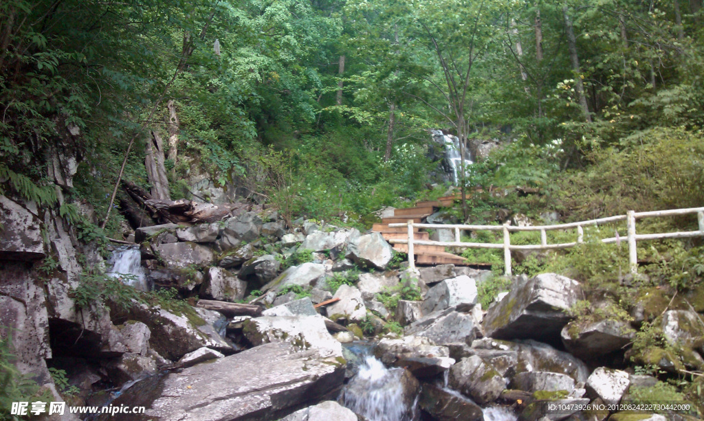 山石溪水圖攝影