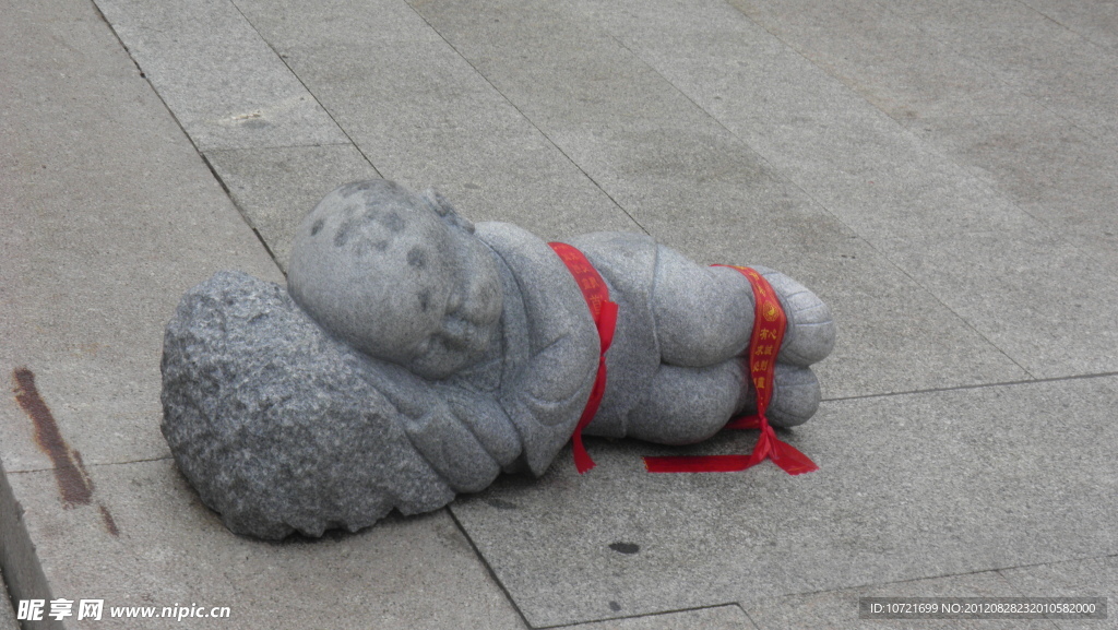 睡孩
