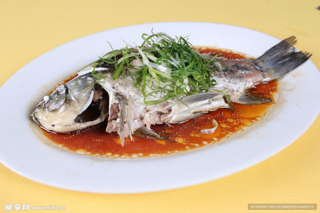 清蒸鯽魚(yú)
