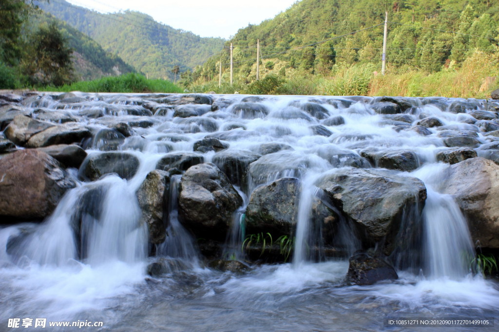 溪水