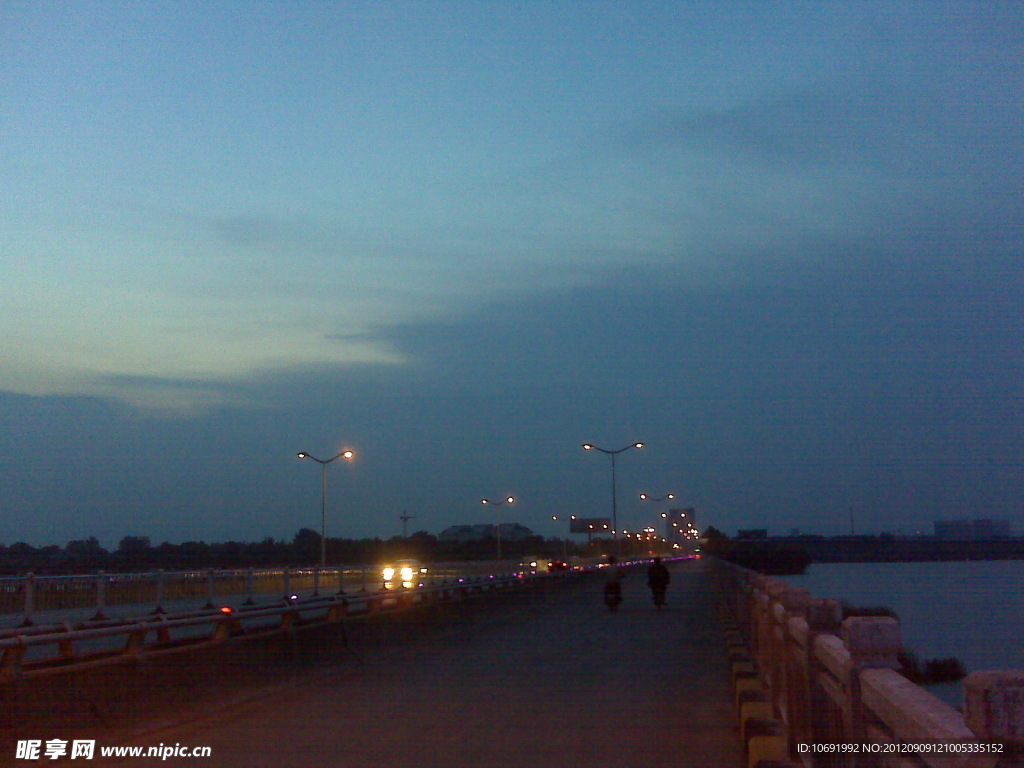 夜色大橋