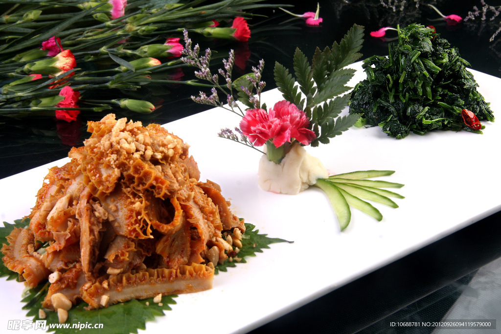 干拌牛肚拼菠菜