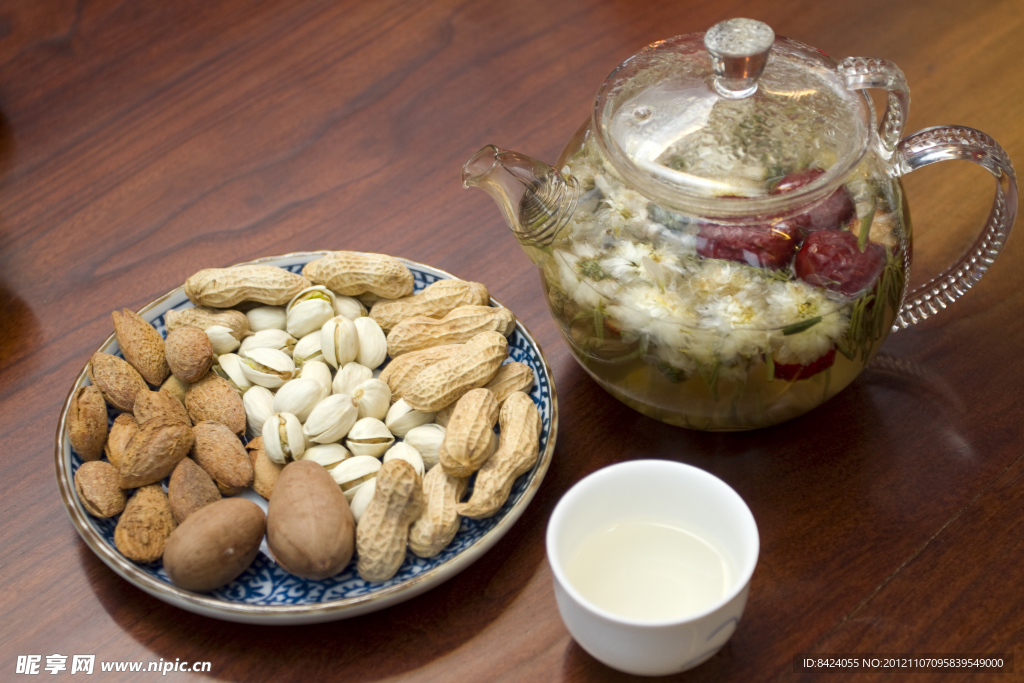 干果與茶壺