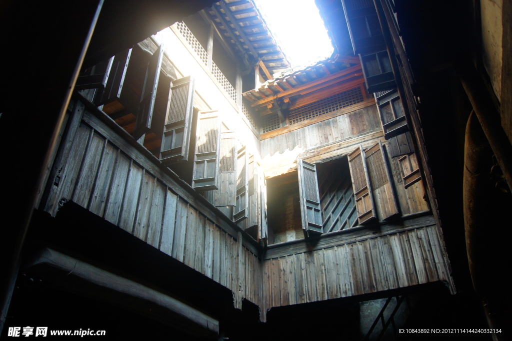 漏頂建筑