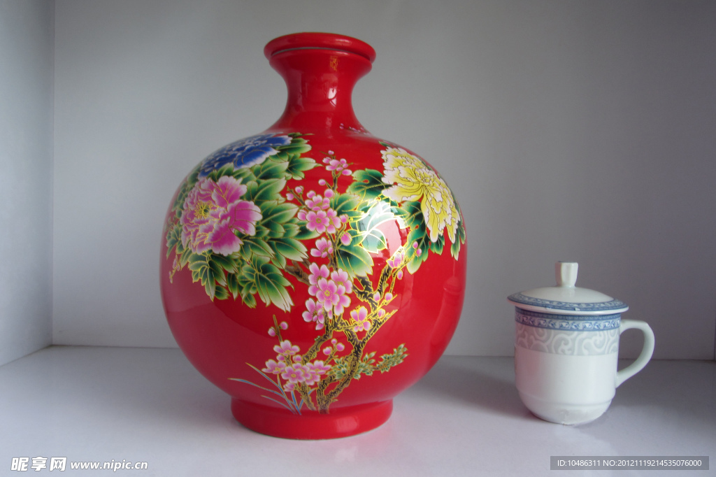 10斤陶瓷红球瓶