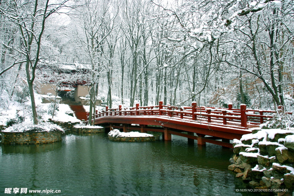 紫霞雪景