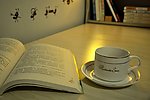 咖啡杯和书