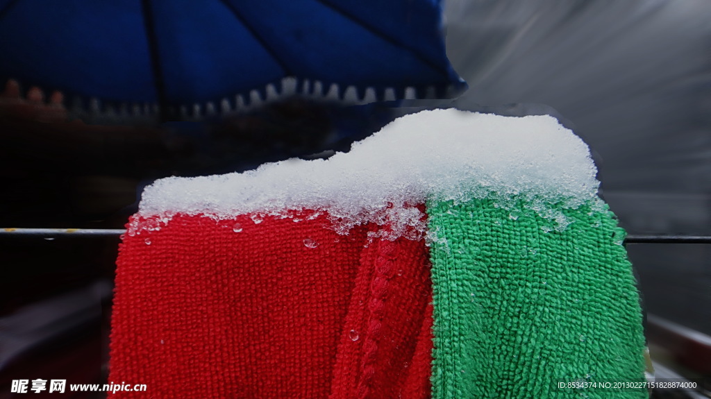 毛巾上的雪