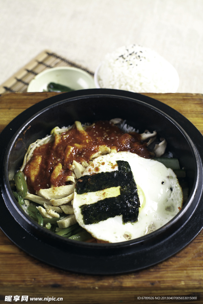 雞肉石鍋拌飯