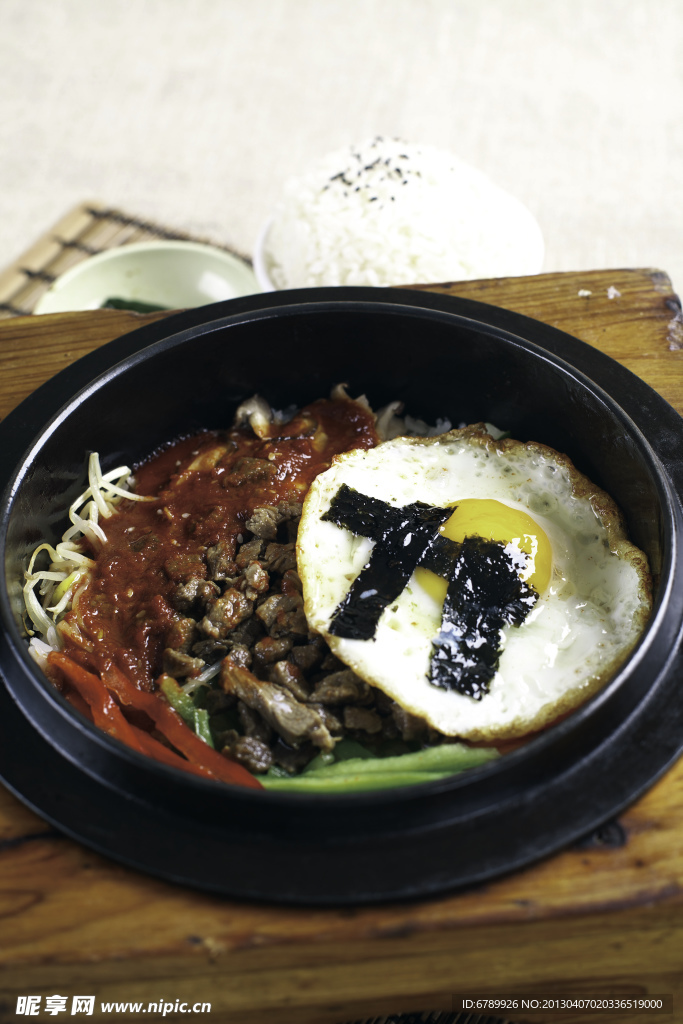 牛肉石鍋拌飯