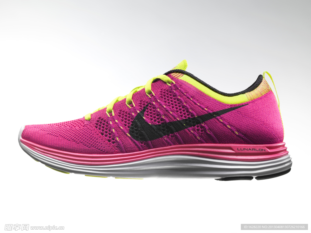 NIKE 跑步鞋