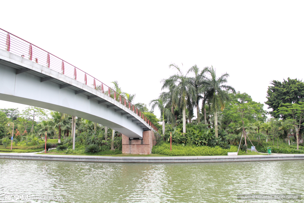 雷崗公園一角
